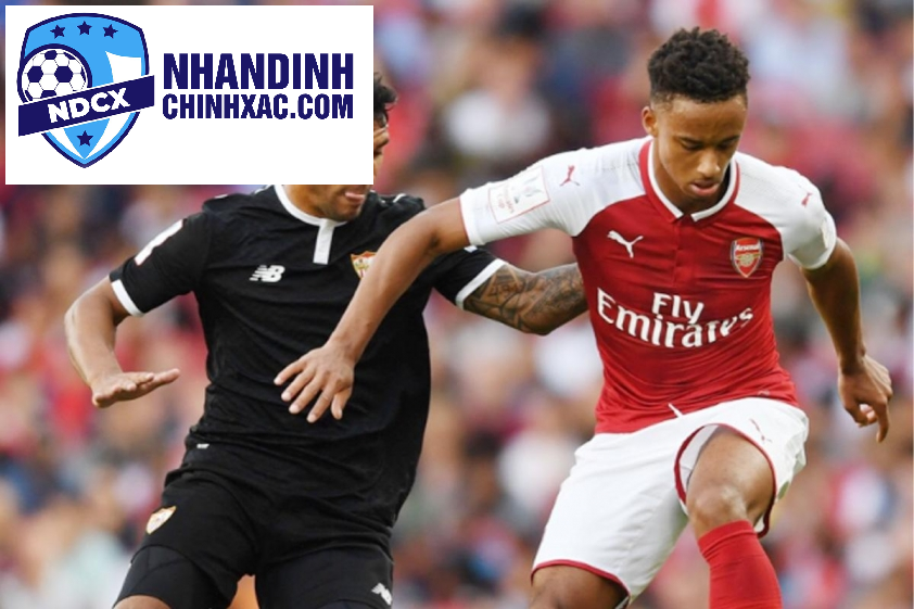 Bramall trong màu áo Arsenal.