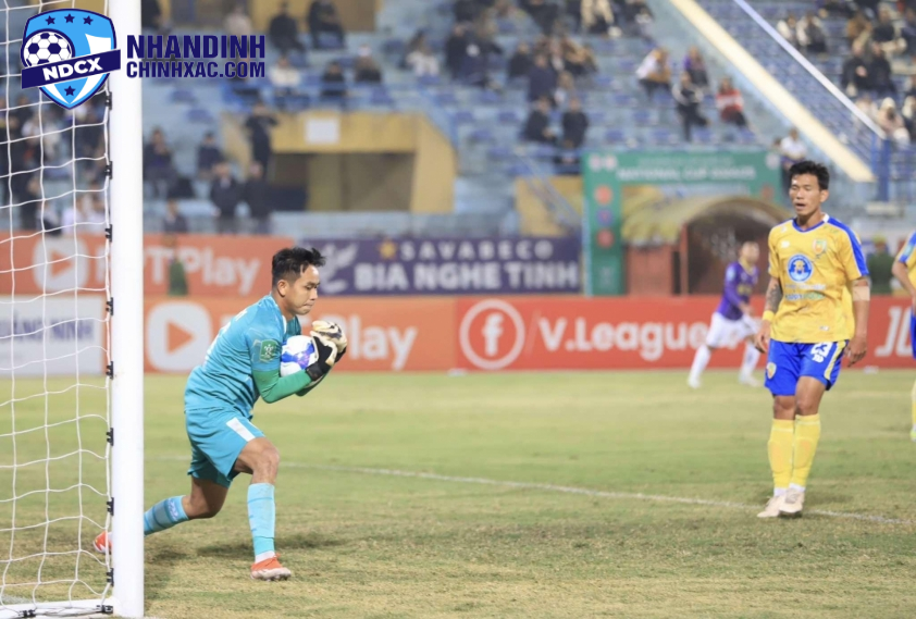 Thủ môn Đồng Tháp tiết lộ đội nhà chưa hề tập đá penalty trước trận gặp Hà Nội FC