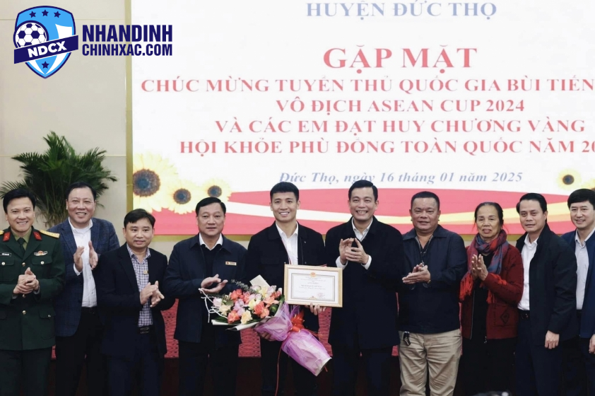 Nghĩa cử cao đẹp của Bùi Tiến Dũng sau khi được vinh danh