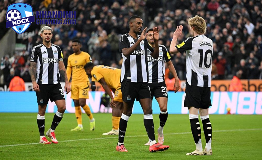 Isak là ngôi sao hy vọng của Newcastle trong cuộc đua top 4 Ngoại hạng Anh. Ảnh: Getty